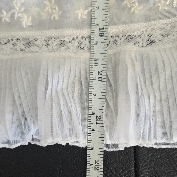 Elegant White Lace Trim Skirt - Picture 4 of 5